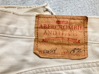 ＡＢＥＲＣＲＯ　アバクロ　　オフホワイトジーンズ　?。祝常病。蹋常? bimg=