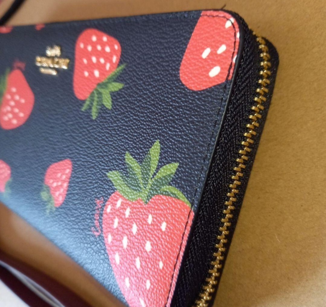 ◯〈未使用品〉【COACH 】コーチ お財布 長財布 イチゴ柄 黒 ◯〈未使用品〉【COACH 】コーチ お財布 長財布 イチゴ柄 黒