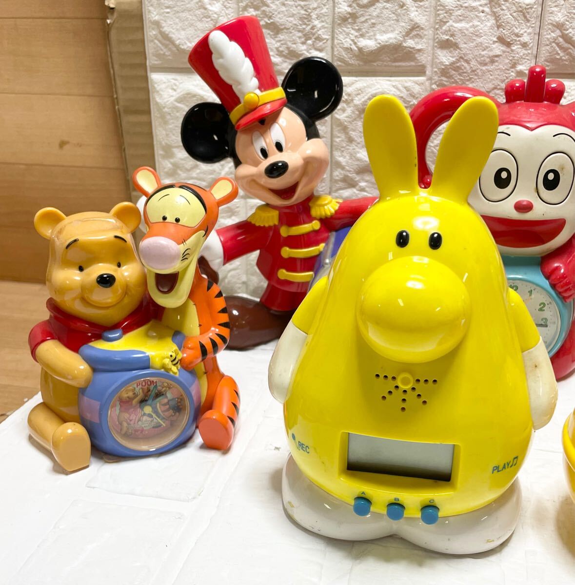 ディズニーキャラクター 家型 置時計 コカコーラ コラボ - メルカリ