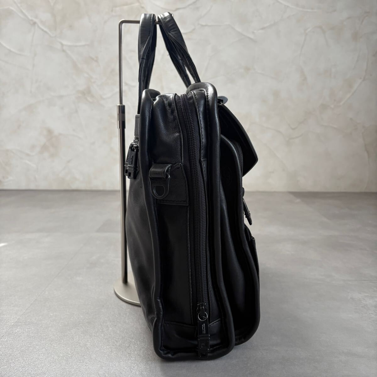TUMI 廃盤モデル 2WAY レザー ショルダーバッグ ブリーフケース TUMI 廃盤モデル 2WAY レザー ショルダーバッグ ブリーフケース