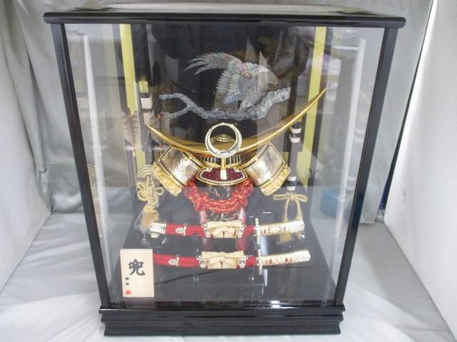新品 五月人形 潤祥作 兜 上杉謙信 彫金 金中鍬 大小刀付き ガラスケース入り 端午の節句 こどもの日 新品 五月人形 潤祥作 兜 上杉謙信 彫金 金中鍬 大小刀付き