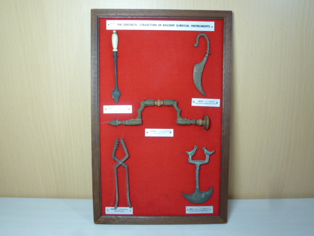 コレクション★THE GENTACIN COLLECTION OF ANCIENT SURGICAL INSTRUMENTS★古代医療器具 ミニチュア_画像1