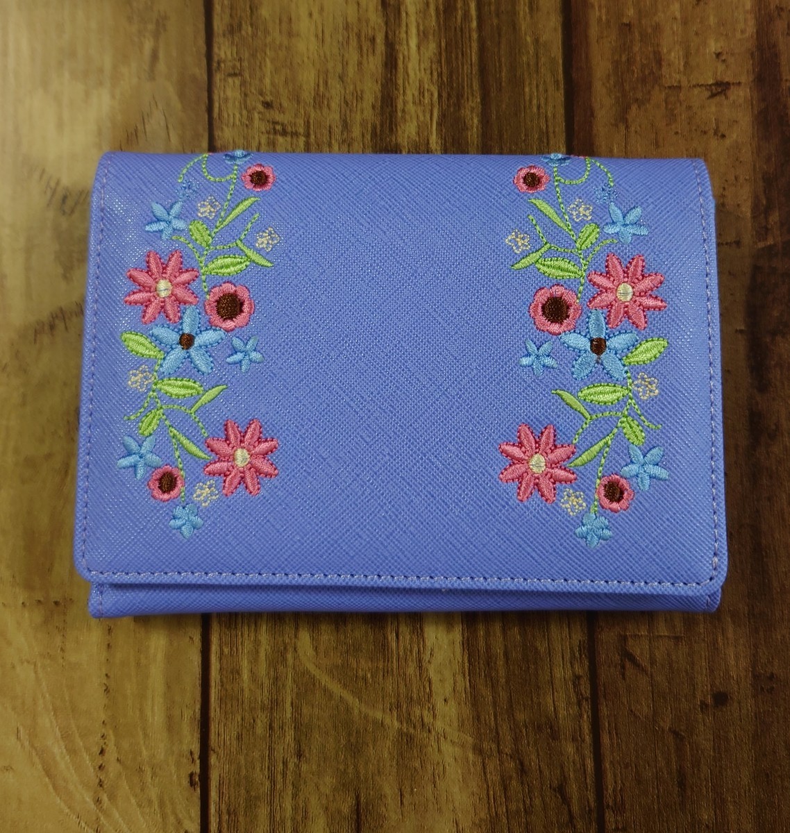 花柄 刺繍 二つ折り 財布 紫 パープル 花 花刺繍 かわいい