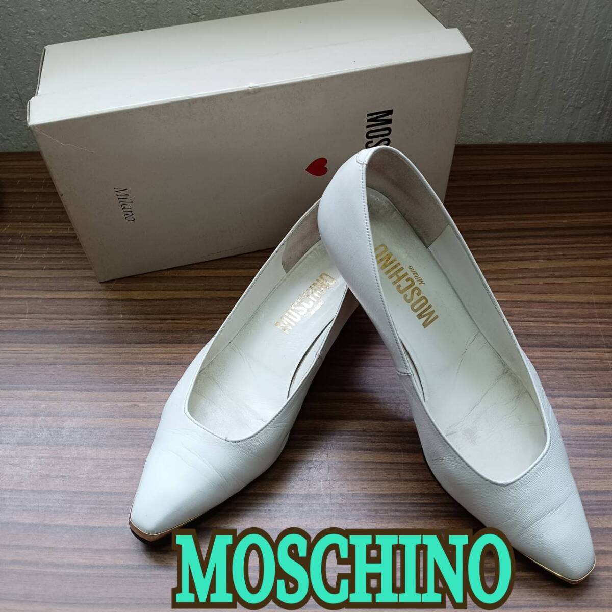 靴 MOSCHINO パンプス 6サイズ 約23cm 白 x ゴールド金具 レザー 靴 MOSCHINO パンプス 6サイズ 約23cm 白 x ゴールド金具 レザー