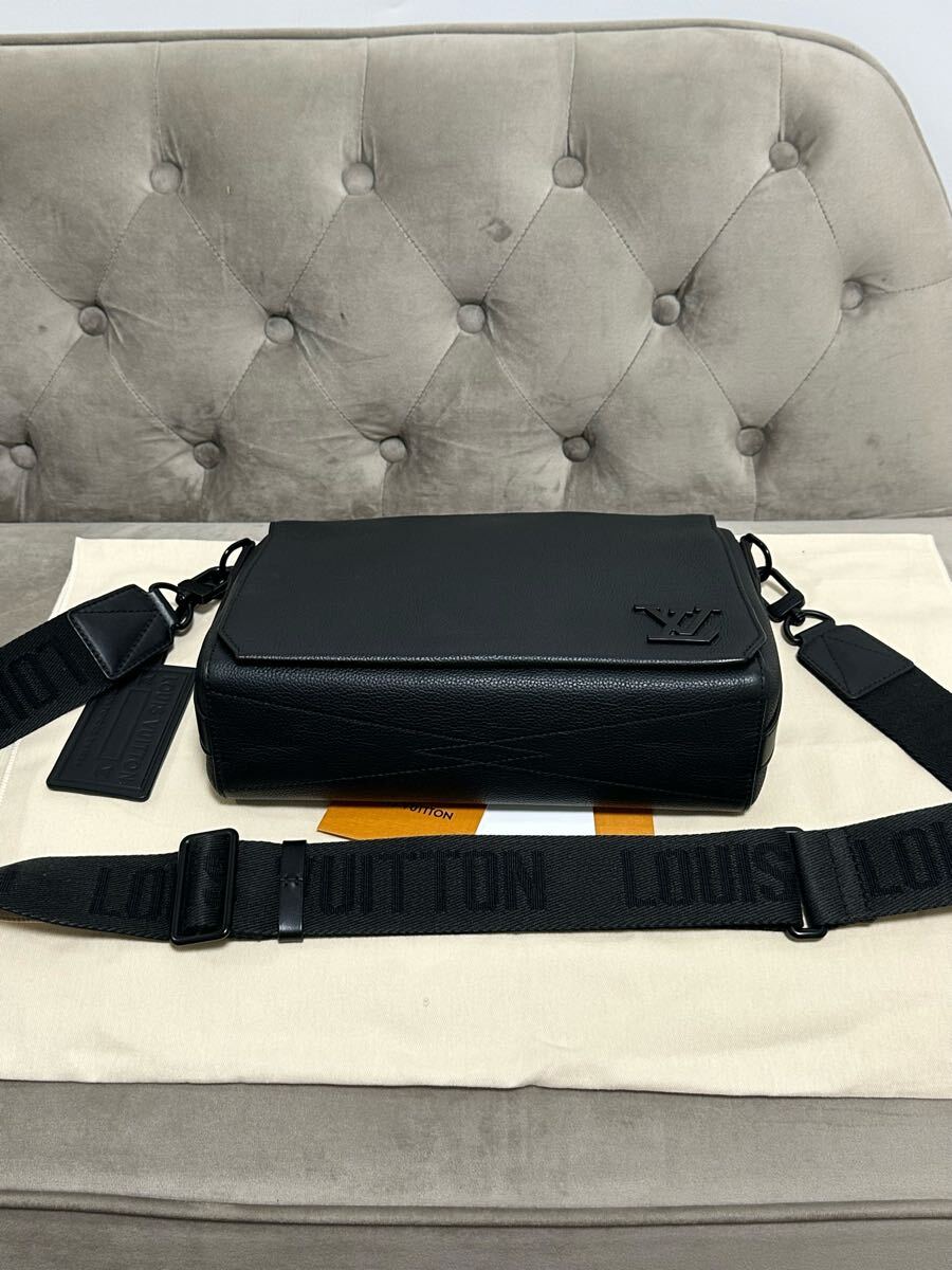極上美品ルイヴィトンM57080 テイクオフメッセンジャーノワール 極上美品ルイヴィトンM57080 テイクオフメッセンジャーノワール