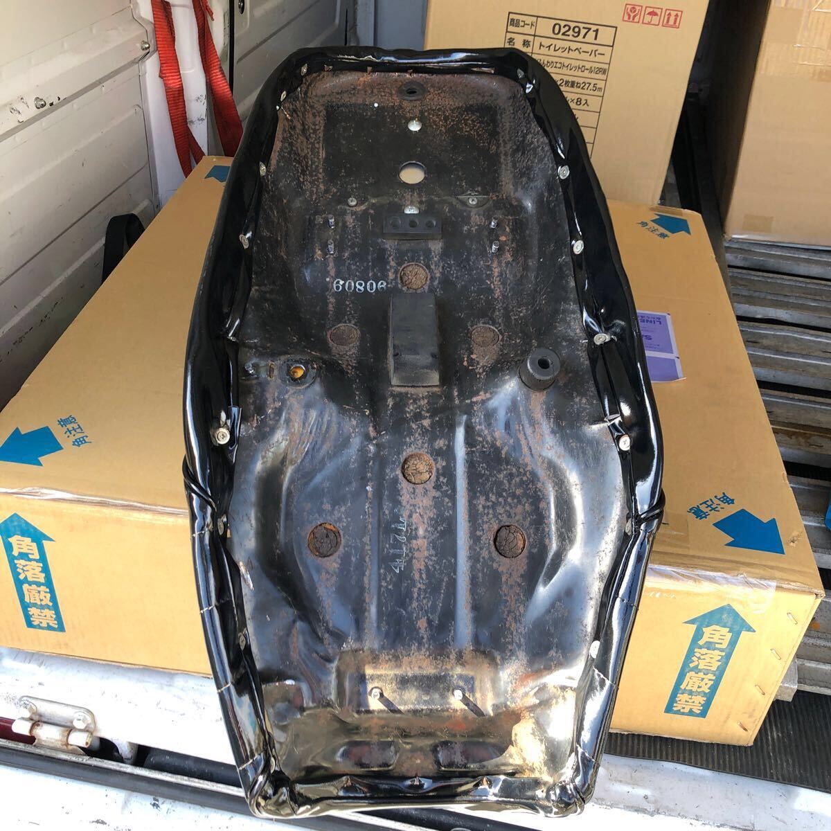 当時物 川口シート製 角タンク用 ホンダ純正鉄シートベース 当時物 川口シート製 角タンク用 ホンダ純正鉄シートベース