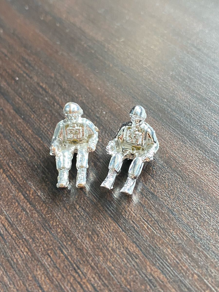 同梱不可 ジャンク品 ゾイド 旧ゾイド パイロット 銀メッキ 2個 同梱不可 ジャンク品 ゾイド 旧ゾイド パイロット 銀メッキ 2個