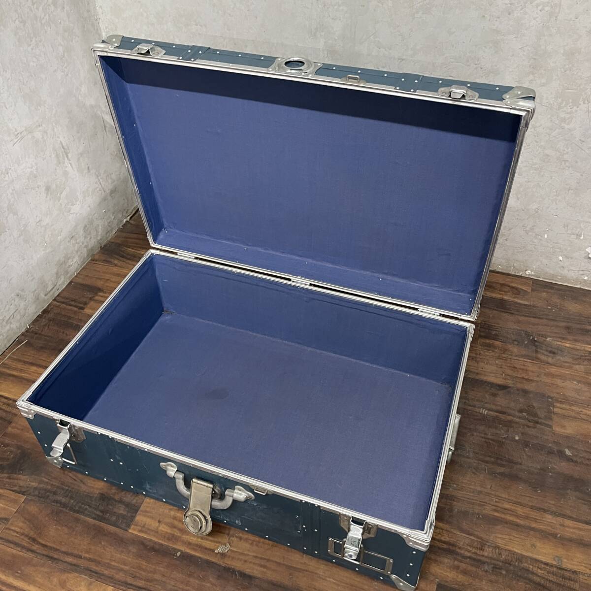 UNY32/29 アンティーク 大型 トランク 80X29X51㎝ 船舶 UNY32/29 アンティーク 大型 トランク 80X29X51㎝ 船舶