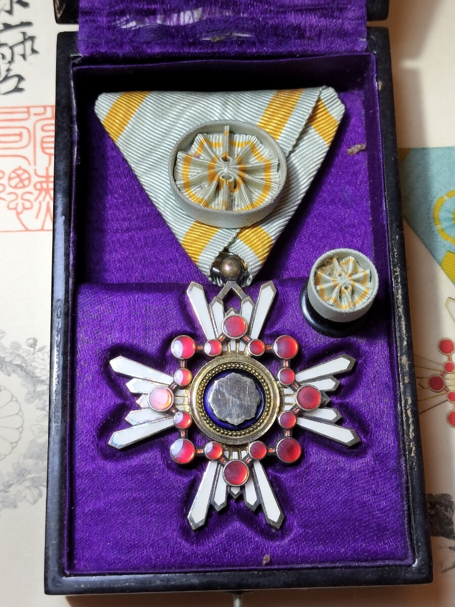 勲四等瑞宝章 勲記 略章 付き 旧日本軍 大日本帝国 陸軍航空隊 勲四等瑞宝章 勲記 略章 付き 旧日本軍 大日本帝国 陸軍航空隊