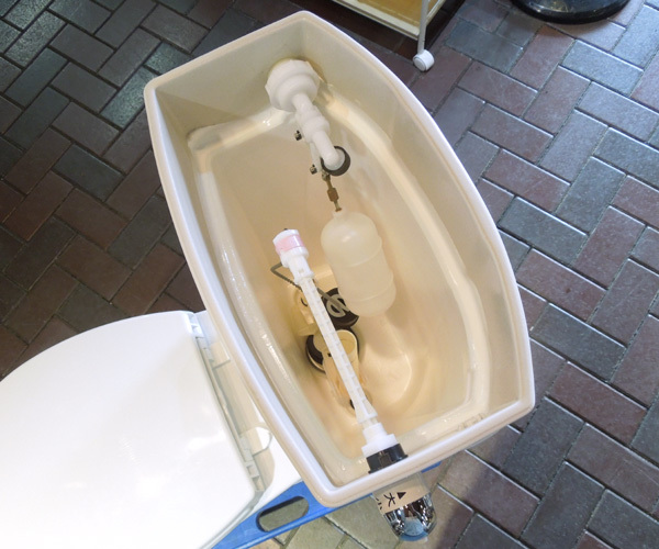 ② モデルハウス展示品 TOTO トイレ便器 CS370 タンク SS370BNKL ② モデルハウス展示品 TOTO トイレ便器 CS370 タンク SS370BNKL