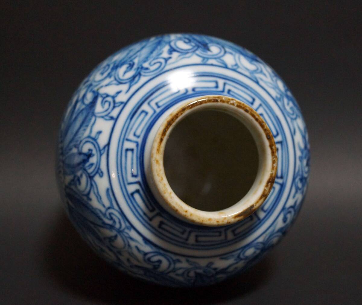 清時代 花唐草紋青花壺 染付飾壺 葉形款 花器 骨董品★時代物★ 清時代 花唐草紋青花壺 染付飾壺 葉形款 花器 骨董