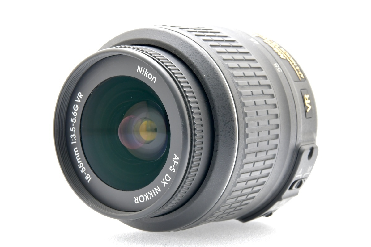 Nikon D5000 + AF-S DX NIKKOR 18-55mm F3.5-5.6 G VR ニコン