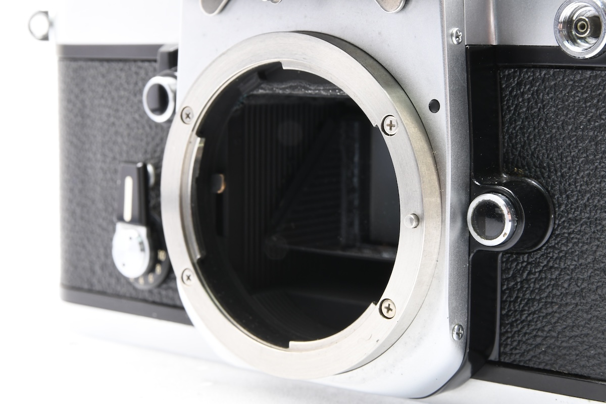 Nikon F2 フォトミック 744万台 + 非AI NIKKOR-S・C Auto 50mm Nikon F2 フォトミック 744万台 + 非AI NIKKOR-S・C Auto 50mm