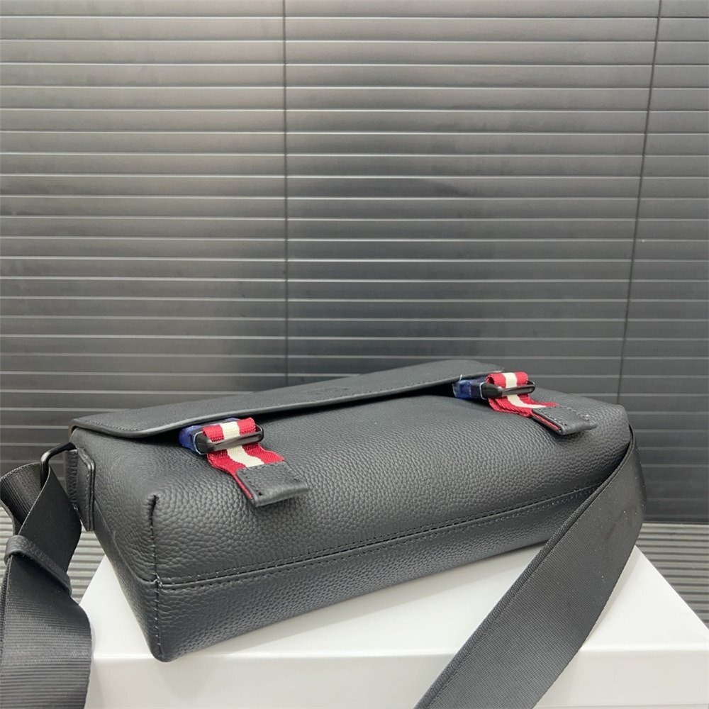 BALLY バリー メッセンジャーバッグ ショルダーバッグ メンズ 大 BALLY バリー メッセンジャーバッグ ショルダーバッグ メンズ 大