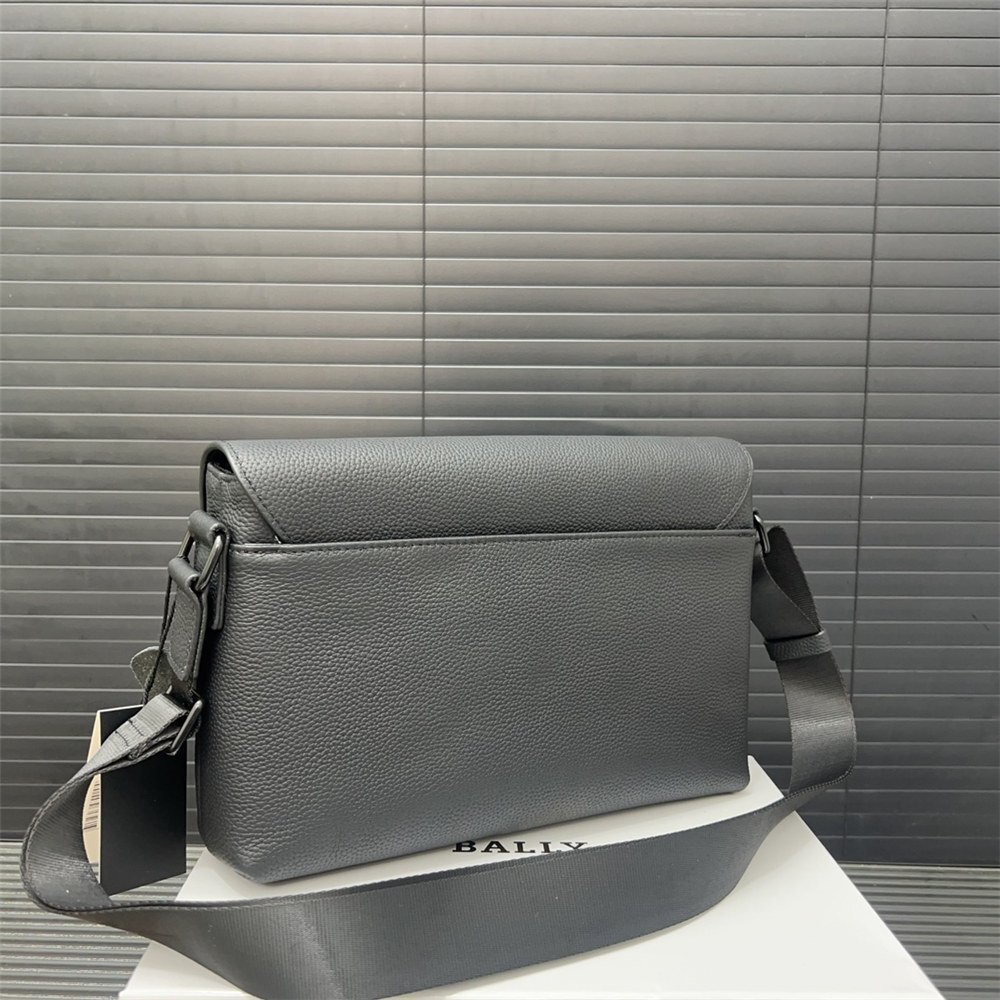 BALLY バリー メッセンジャーバッグ ショルダーバッグ メンズ 大 BALLY バリー メッセンジャーバッグ ショルダーバッグ メンズ 大