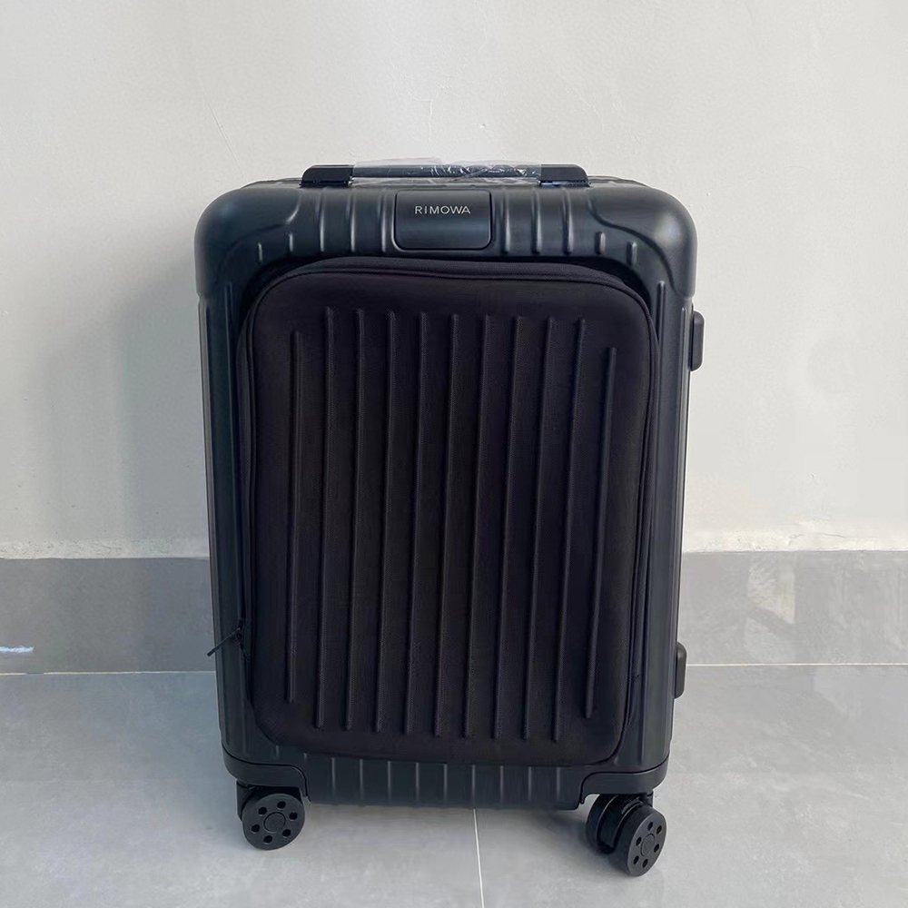 RIMOWA】新作 ”ESSENTIAL SLEEVE” Cabin スーツケース 容量37L RIMOWA】新作 ”ESSENTIAL SLEEVE” Cabin スーツケース 容量37L