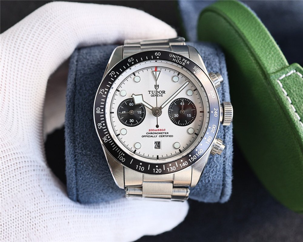 TUDOR チューダー 腕時計 BLACK BAY CHRONO 自動巻き ウォッチ TUDOR チューダー 腕時計 BLACK BAY CHRONO 自動巻き ウォッチ