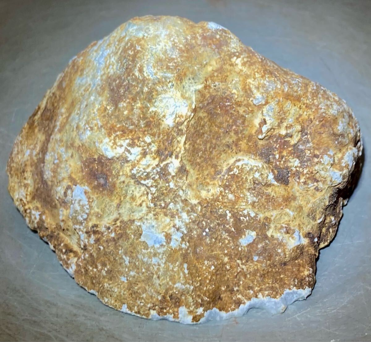 ミャンマー産大きな天然本翡翠原石746g1面カット磨き無し ミャンマー産大きな天然本翡翠原石746g1面カット磨き無し