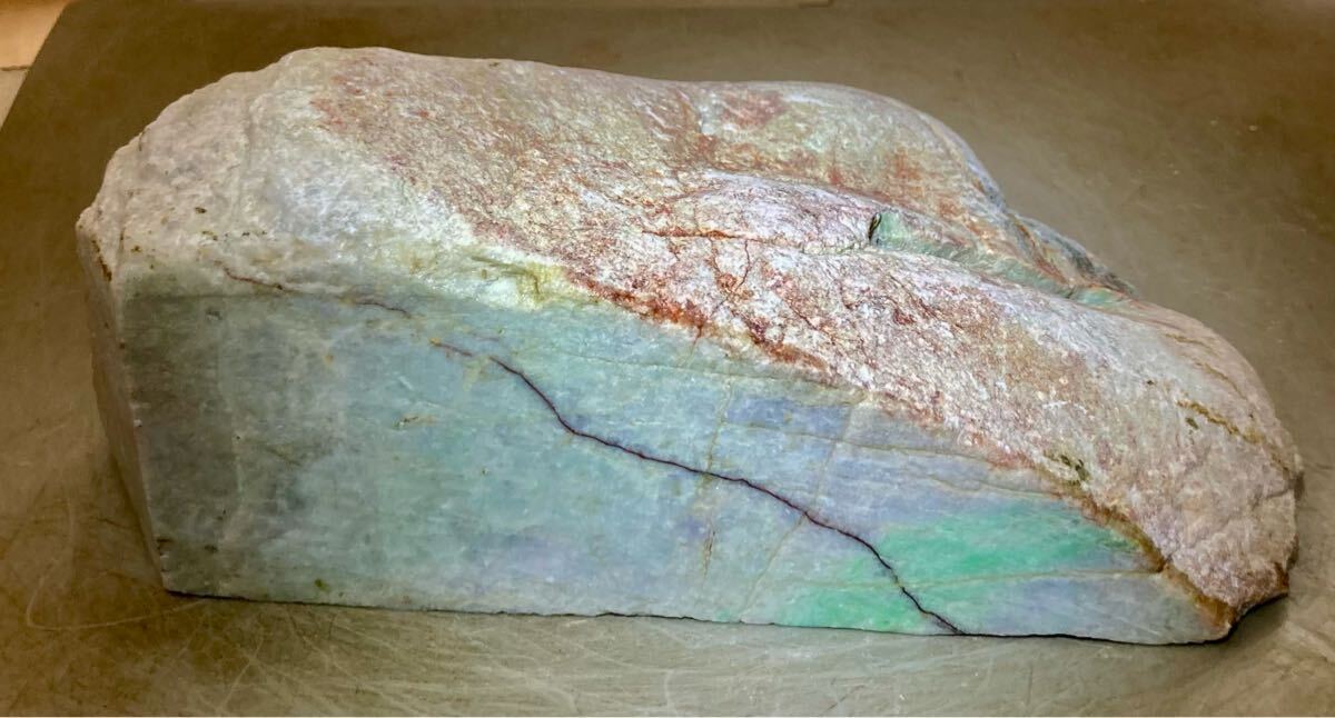ミャンマー産超巨石天然本翡翠原石2.26kg3面カット内一部のみ荒 ミャンマー産超巨石天然本翡翠原石2.26kg3面カット内一部のみ荒