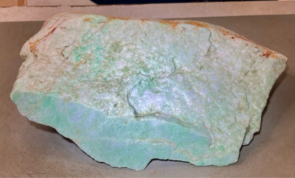 ミャンマー産超巨石天然本翡翠原石2.18kg1面カット荒磨き済み ミャンマー産超巨石天然本翡翠原石2.18kg1面カット荒磨き済み