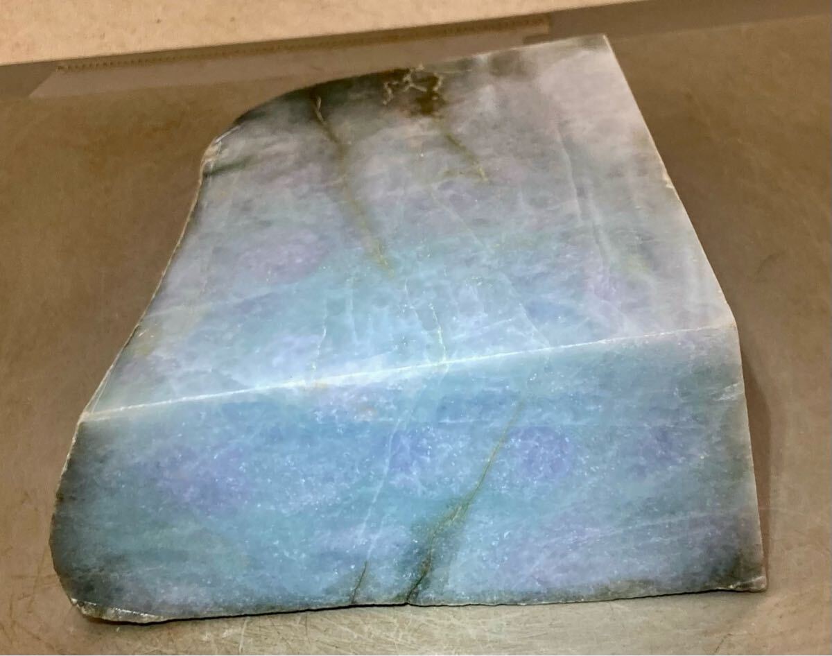 ミャンマー産超巨石天然本翡翠原石2.40kg4面カット内1面のみ磨き ミャンマー産超巨石天然本翡翠原石2.40kg4面カット内1面のみ磨き