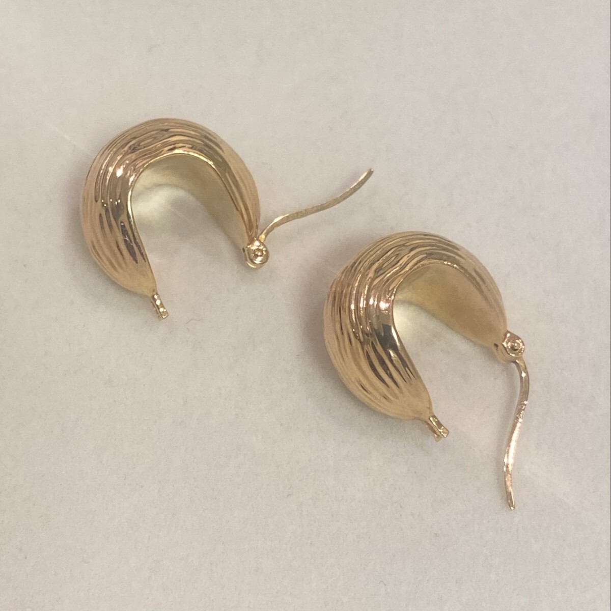 K18 中空ピアス ピアス フープピアス リングピアス ストライプ K18 中空ピアス ピアス フープピアス リングピアス ストライプ