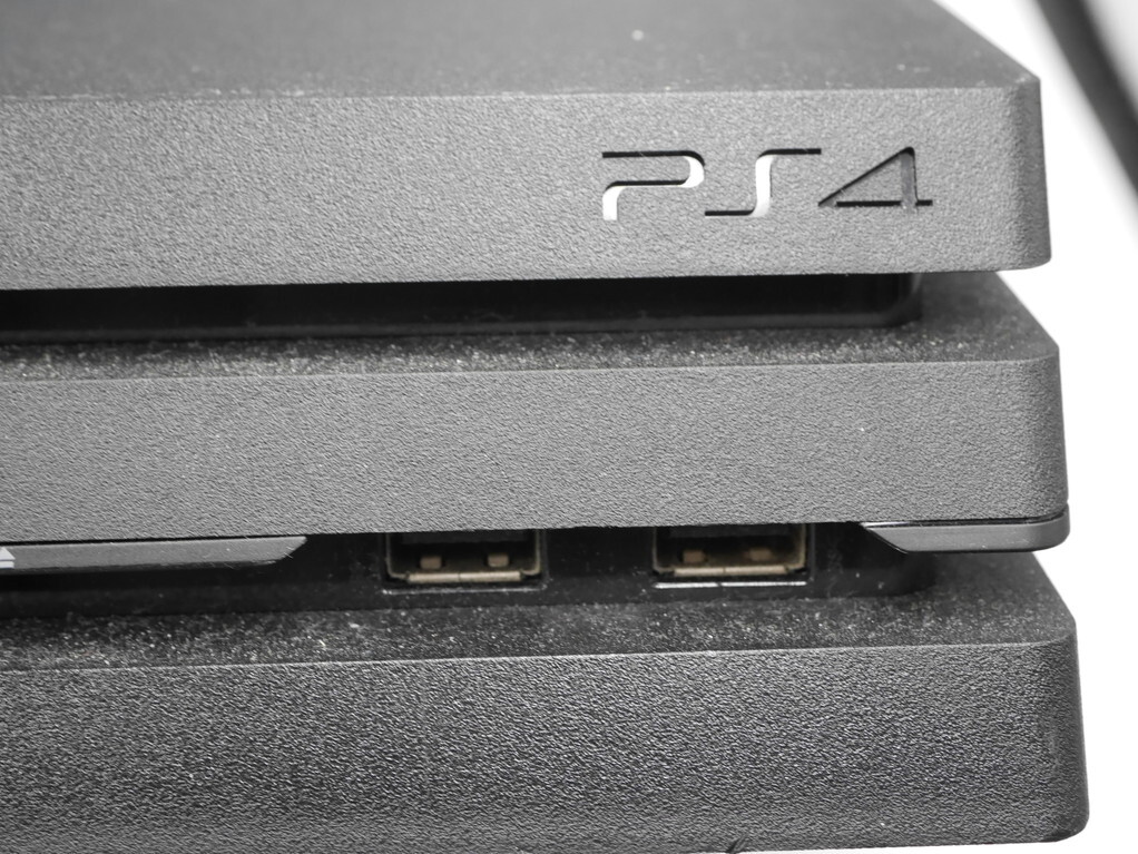 中古○ソニー PS4Pro CUH-7100BB01○プレステ4Pro 1TB ジェット 中古○ソニー PS4Pro CUH-7100BB01○プレステ4Pro 1TB ジェット