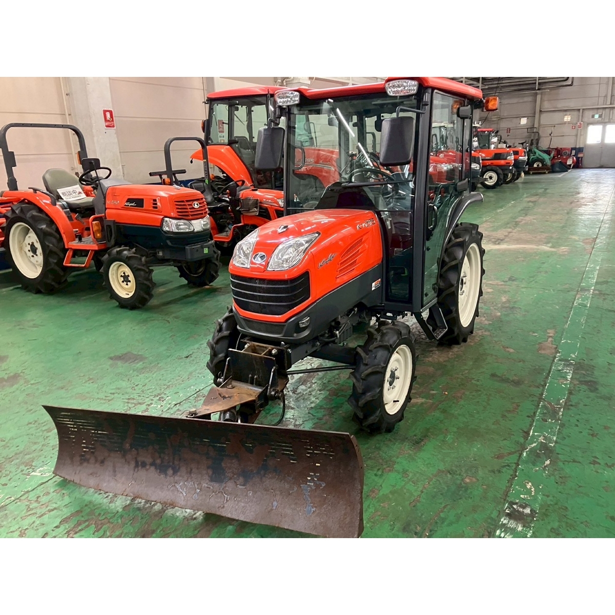 鳥取県渡し クボタ トラクター KT215 21馬力 223h キャビン 排土 鳥取県渡し クボタ トラクター KT215 21馬力 223h キャビン 排土