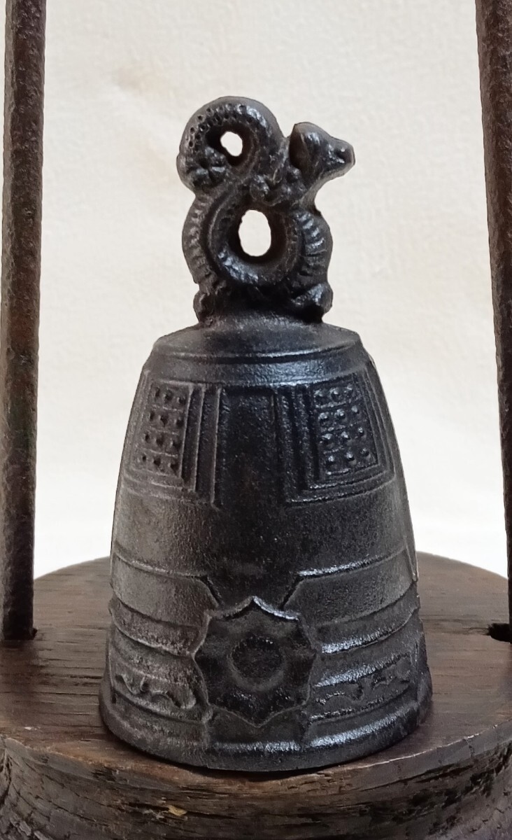 釣鐘 古い釣り鐘 鋳鉄製 撞木鹿角 吊り台 金具台脱着式 鳴物