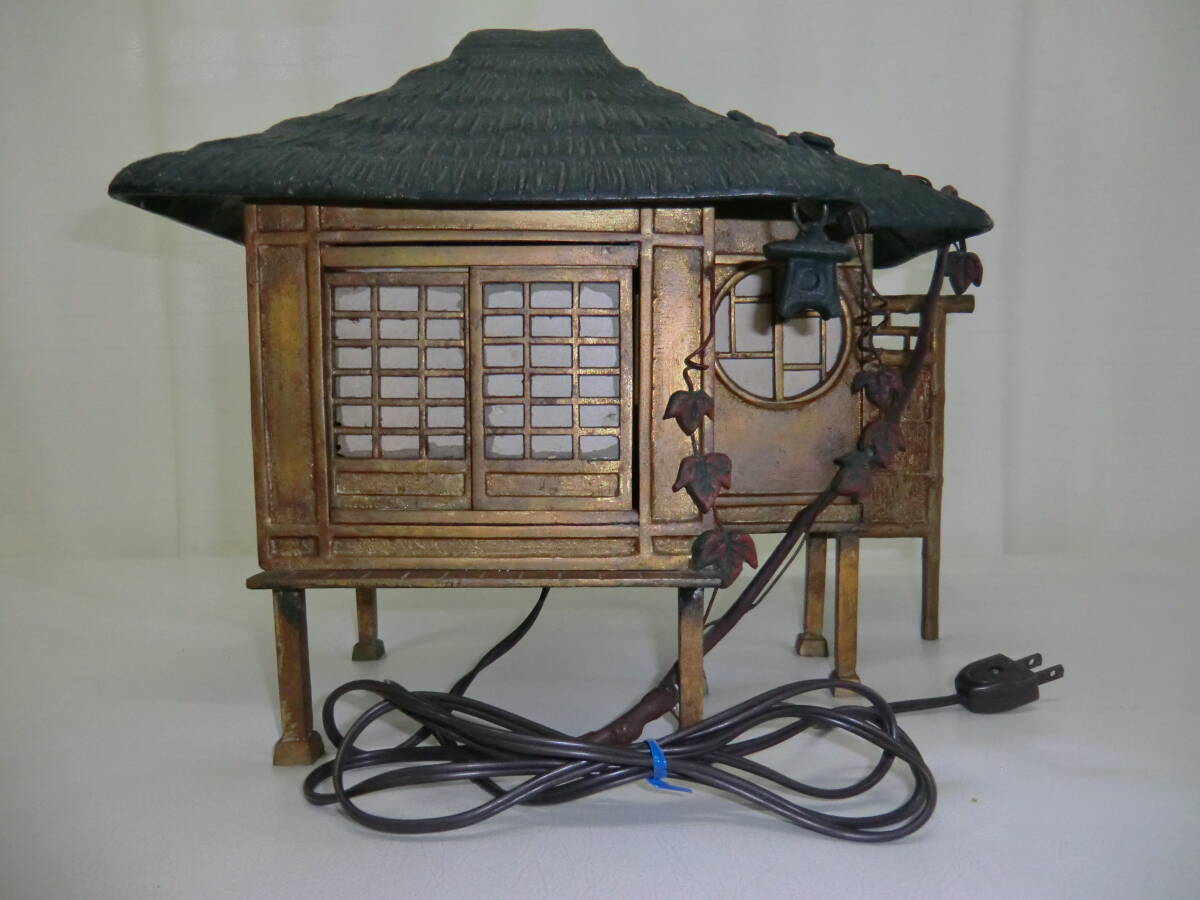 金工 銅製 葛屋灯篭 茅葺屋根 置灯籠 日本家屋 置物 ランプ【MA614】 金工 銅製 葛屋灯篭 茅葺屋根 置灯籠 日本家屋 置物 ランプ