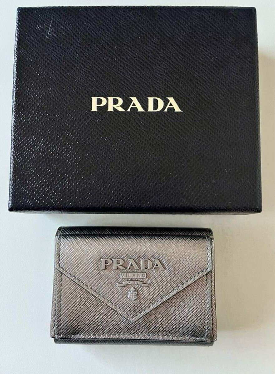 1円〜☆本物☆レア☆超美品☆プラダ☆PRADA☆コンパクト三つ折り 1円〜☆本物☆レア☆超美品☆プラダ☆PRADA☆コンパクト三つ折り