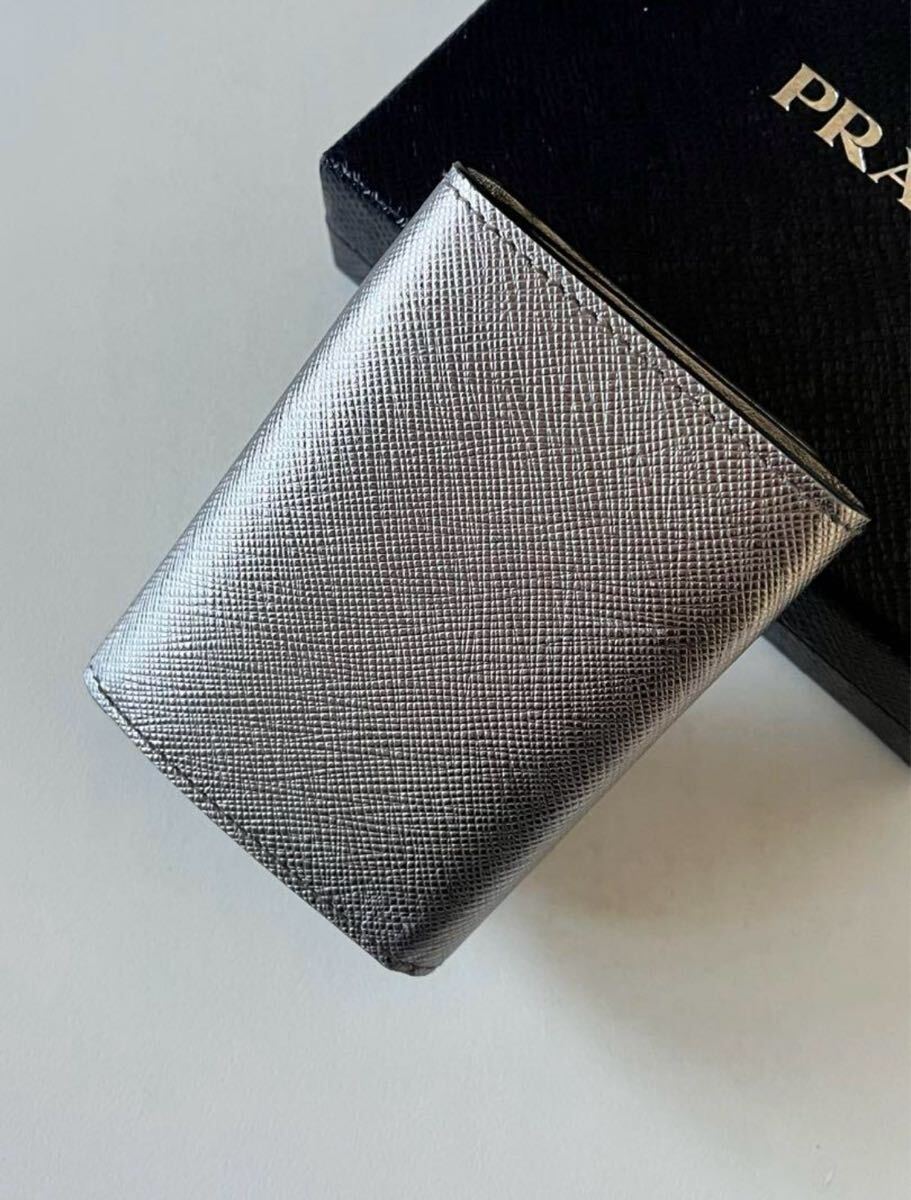 1円〜☆本物☆レア☆超美品☆プラダ☆PRADA☆コンパクト三つ折り 1円〜☆本物☆レア☆超美品☆プラダ☆PRADA☆コンパクト三つ折り