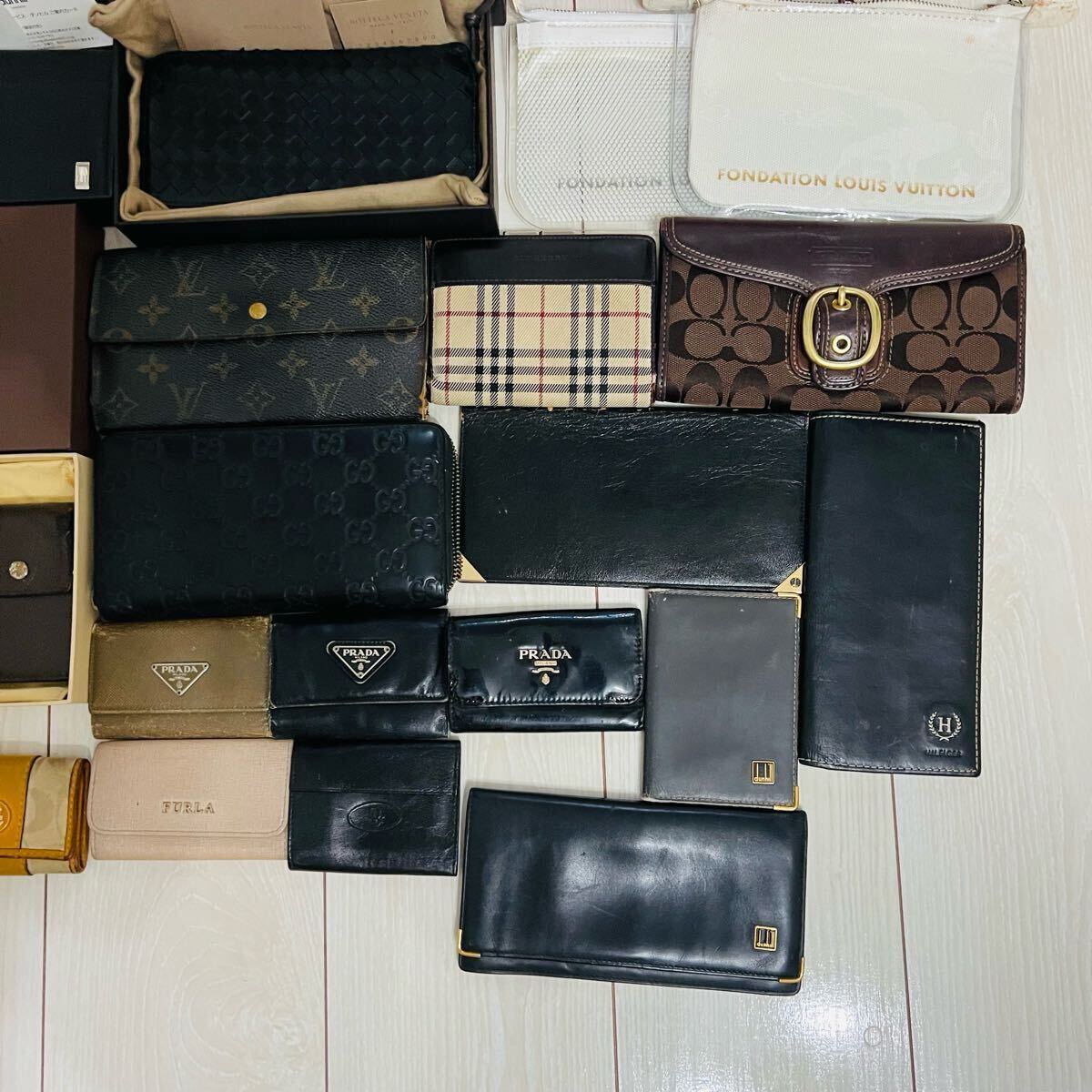 1円~売り切り ルイヴィトン HERMES GUCCI PRADA Burberry 1円~売り切り ルイヴィトン HERMES GUCCI PRADA Burberry