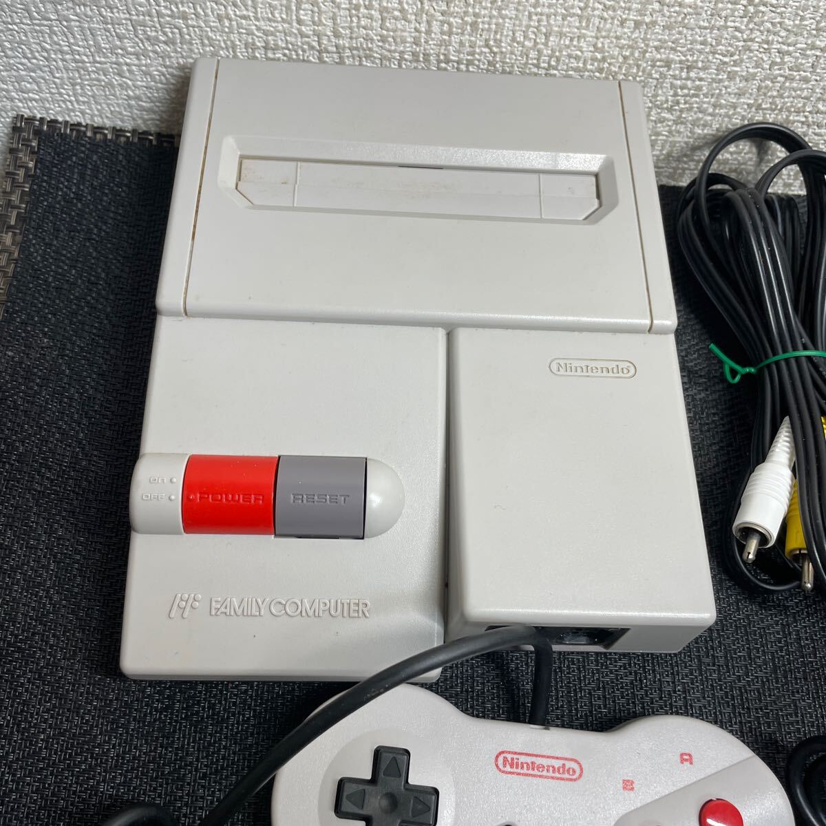 動作品/ Nintendo 任天堂 ニューファミコン HVC-101 FC 動作品/ Nintendo 任天堂 ニューファミコン HVC-101 FC