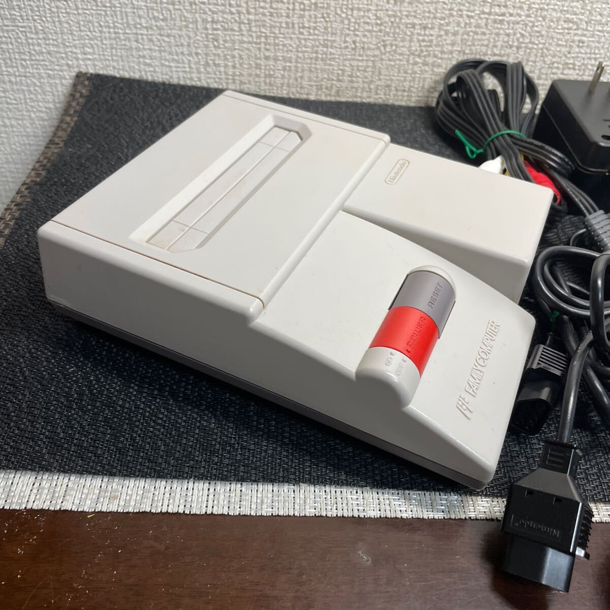動作品/ Nintendo 任天堂 ニューファミコン HVC-101 FC 動作品/ Nintendo 任天堂 ニューファミコン HVC-101 FC