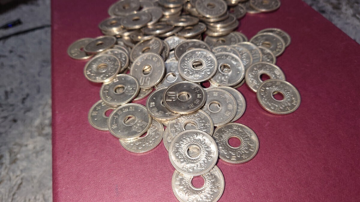 .50 иен никель . большой 50 иен монета 100 листов старая монета Япония старая монета 