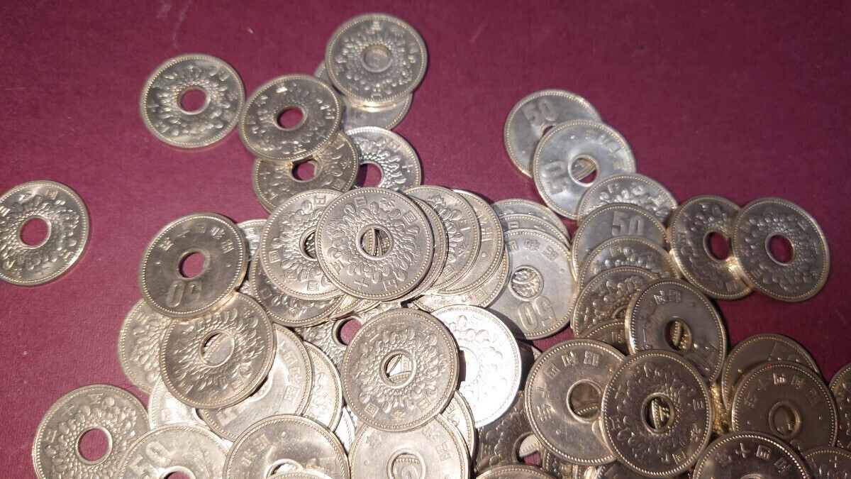 .50 иен никель . большой 50 иен монета 100 листов старая монета Япония старая монета 