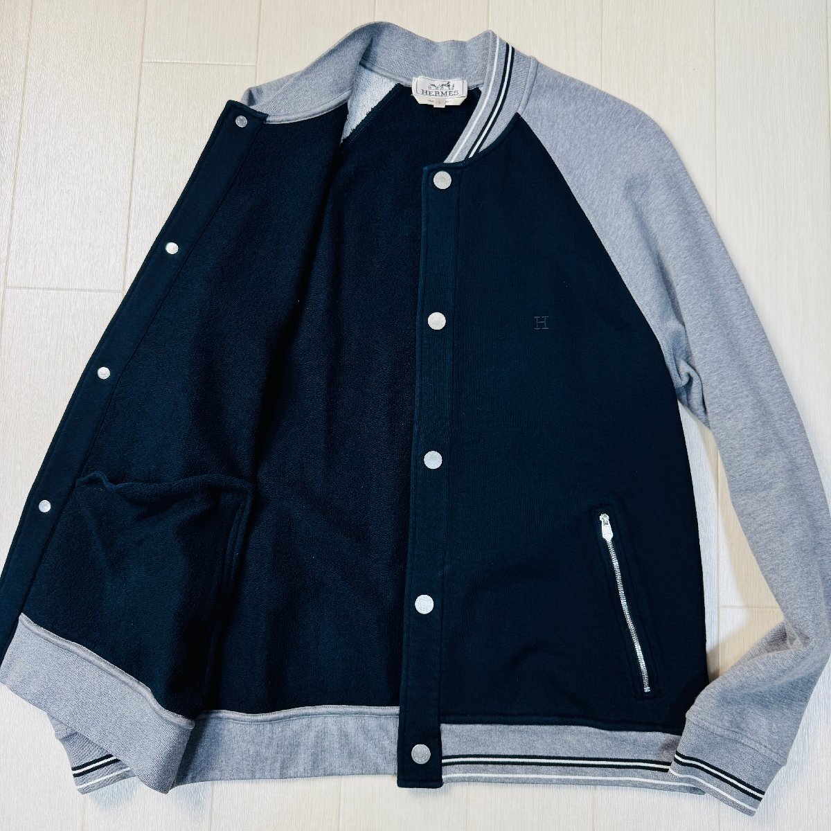 美品/Lサイズ☆エルメス/HERMES H刺繍 スエット スタジャン 美品/Lサイズ☆エルメス/HERMES H刺繍 スエット スタジャン