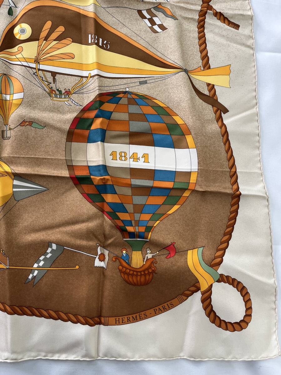 HERMES エルメス カレ 90 大判 スカーフ LES FOLIES DU CIEL HERMES エルメス カレ 90 大判 スカーフ LES FOLIES DU CIEL