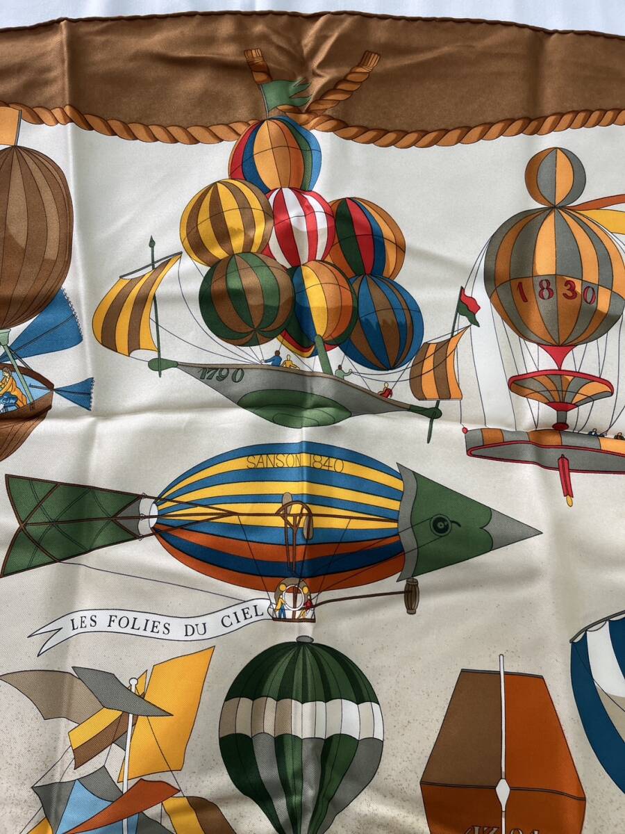 HERMES エルメス カレ 90 大判 スカーフ LES FOLIES DU CIEL HERMES エルメス カレ 90 大判 スカーフ LES FOLIES DU CIEL