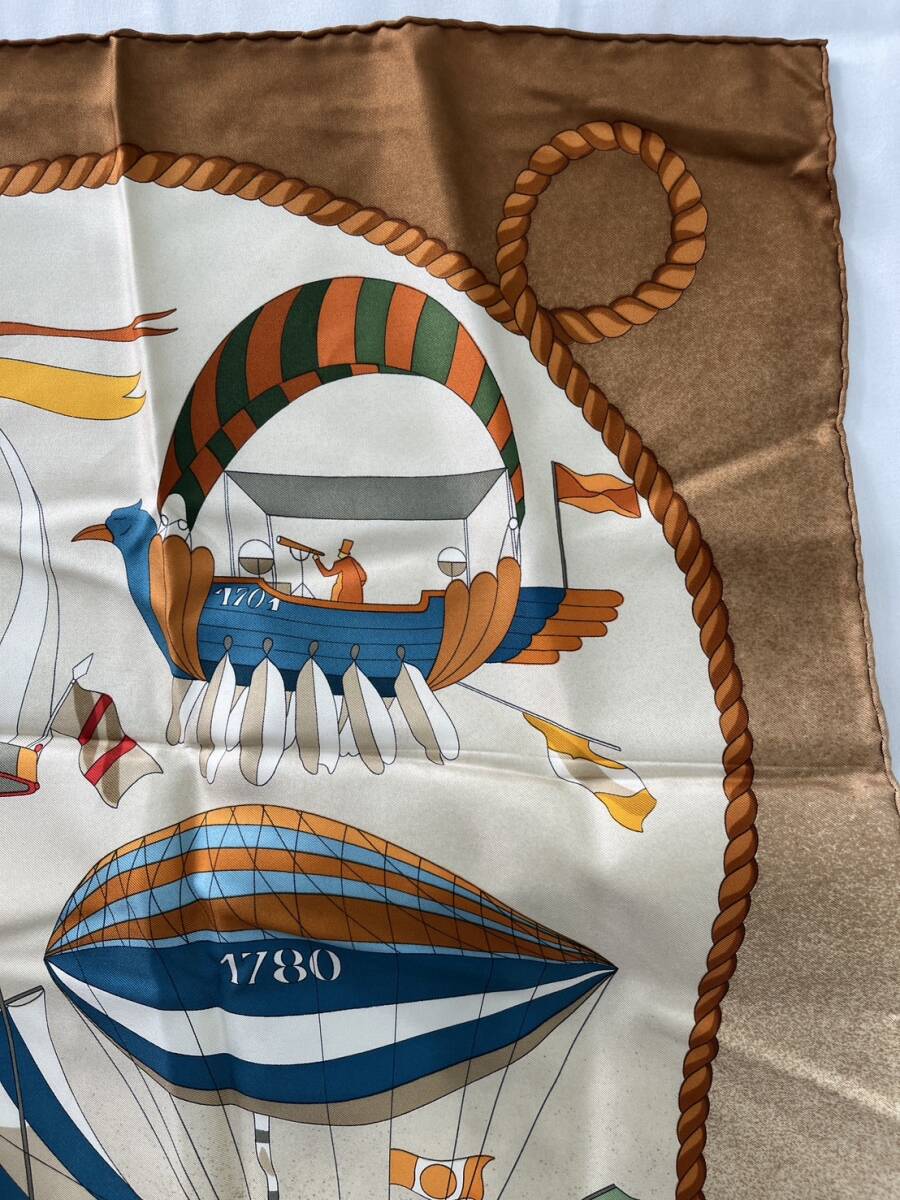HERMES エルメス カレ 90 大判 スカーフ LES FOLIES DU CIEL HERMES エルメス カレ 90 大判 スカーフ LES FOLIES DU CIEL