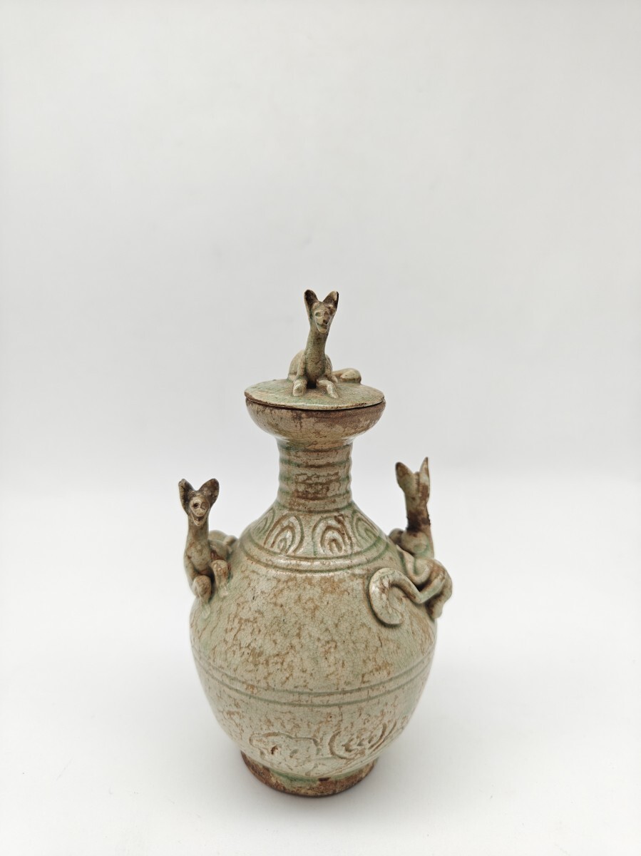 懐】飾瓶 壺 細密彫刻狐狸 置物 美術品 高さ22cm 口に時代小傷 懐】飾瓶 壺 細密彫刻狐狸 置物 美術品 高さ22cm 口に時代小傷