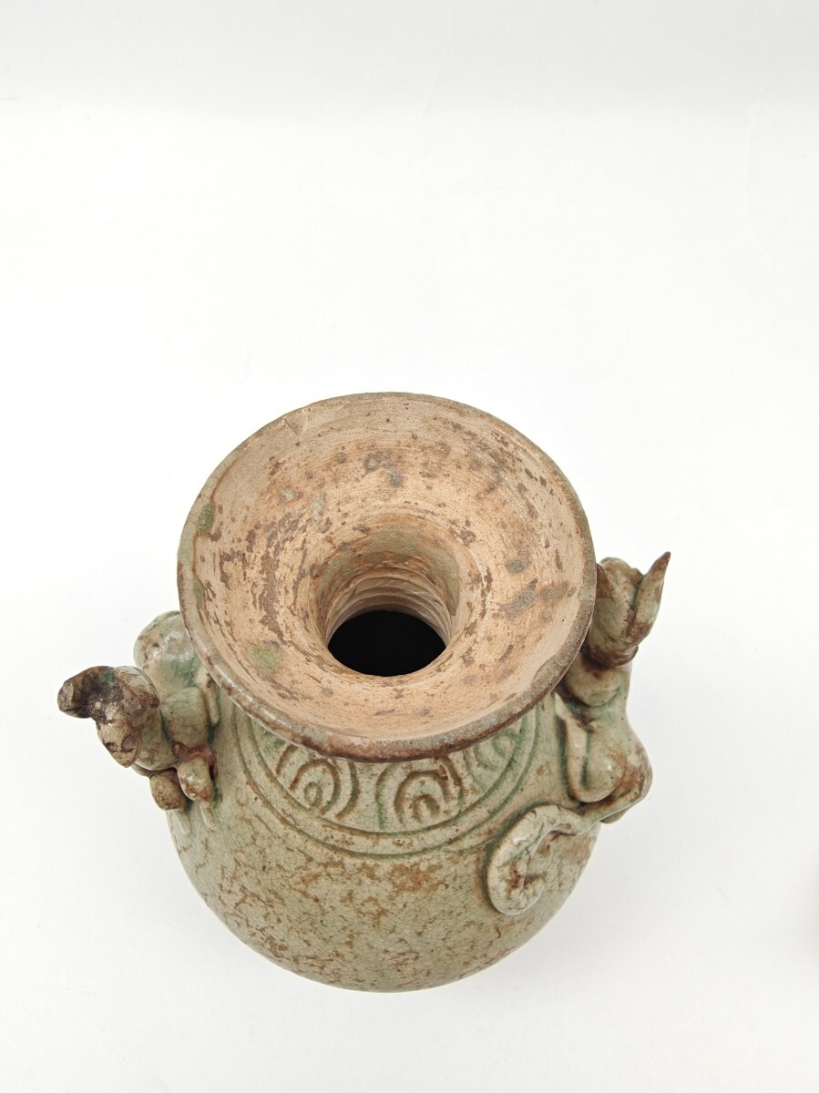 懐】飾瓶 壺 細密彫刻狐狸 置物 美術品 高さ22cm 口に時代小傷 懐】飾瓶 壺 細密彫刻狐狸 置物 美術品 高さ22cm 口に時代小傷
