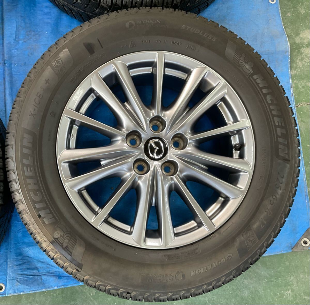 マツダ純正 17インチ 225/65R17 CX-5 スタッドレスタイヤ マツダ純正 17インチ 225/65R17 CX-5 スタッドレスタイヤ
