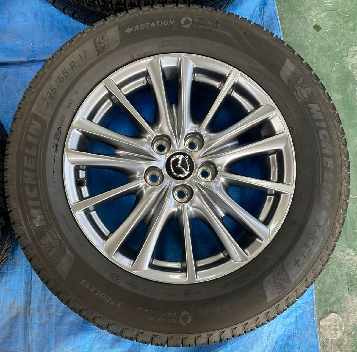 マツダ純正 17インチ 225/65R17 CX-5 スタッドレスタイヤ マツダ純正 17インチ 225/65R17 CX-5 スタッドレスタイヤ
