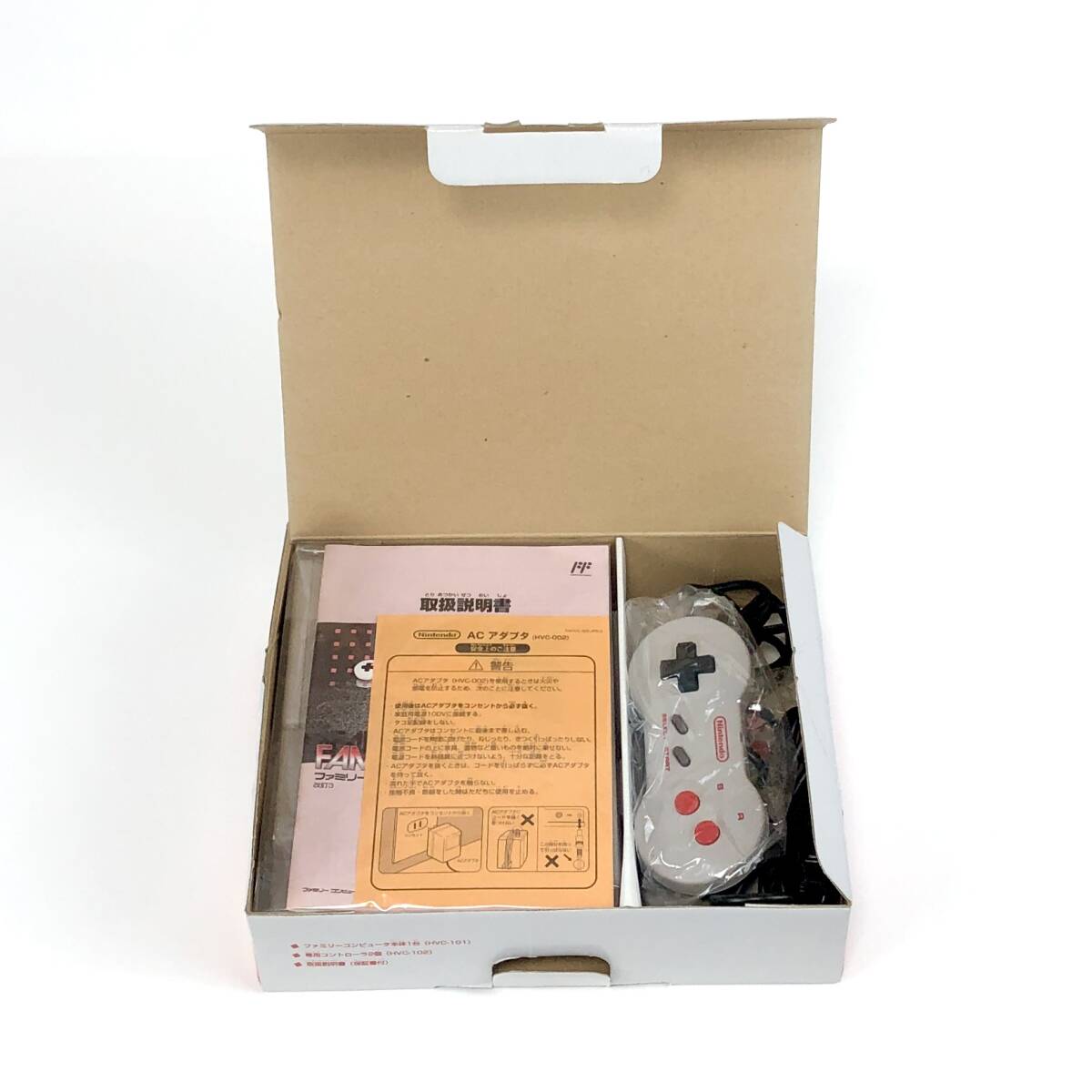 ニューファミコン / AV仕様ファミコン本体 箱説付き 動作確認 ニューファミコン / AV仕様ファミコン本体 箱説付き 動作確認