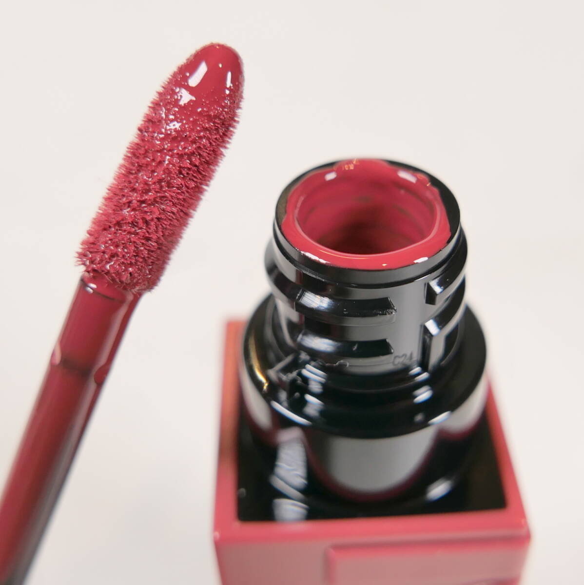 中古★MAYBELLINE メイベリン スーパーステイ ヴィニルインク 10 LIPPY 口紅