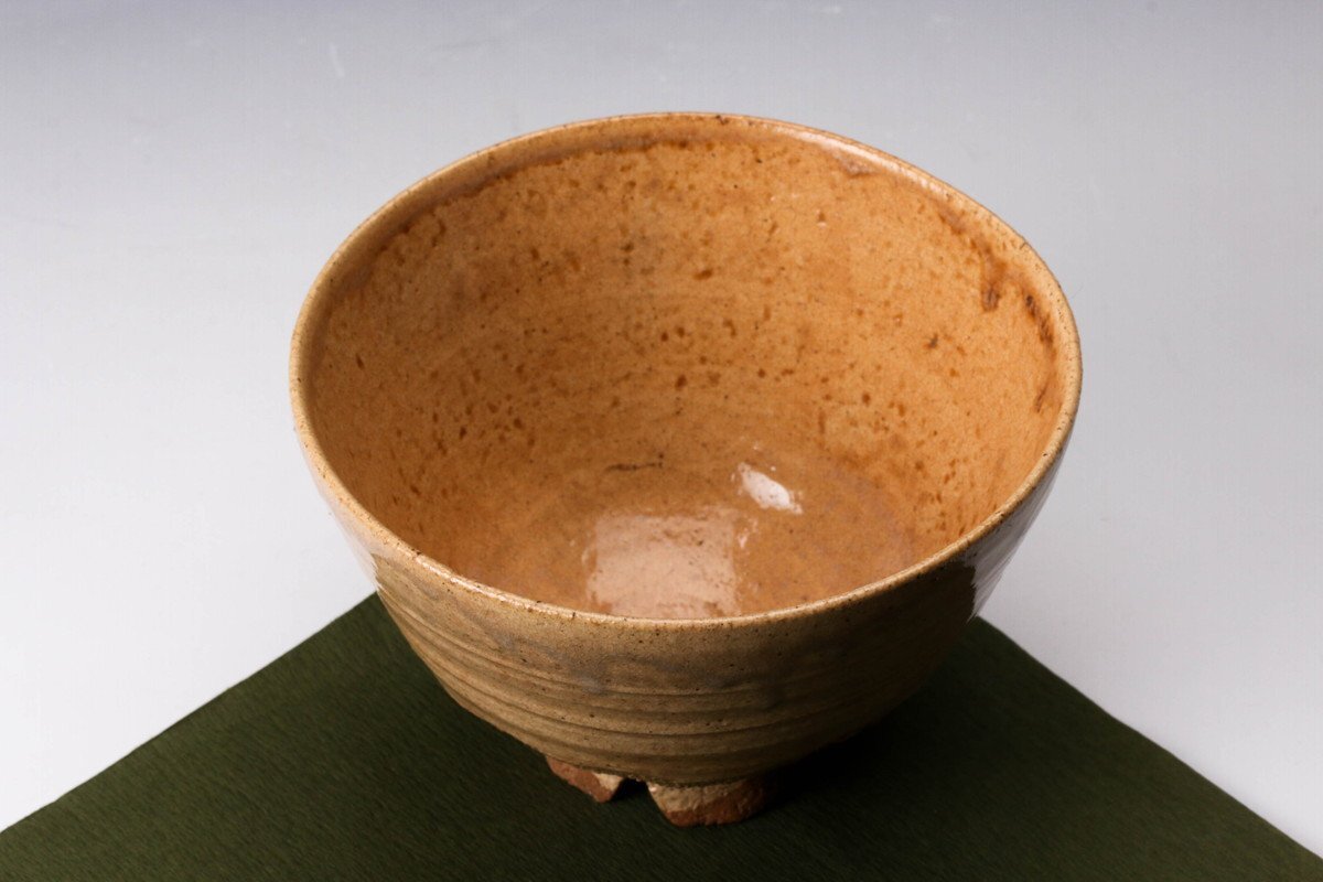 佳香】九代 三輪休雪(雪堂) 不走庵 萩焼茶碗 共箱 茶道具 本物 佳香】九代 三輪休雪(雪堂) 不走庵 萩焼茶碗 共箱 茶道具 本物