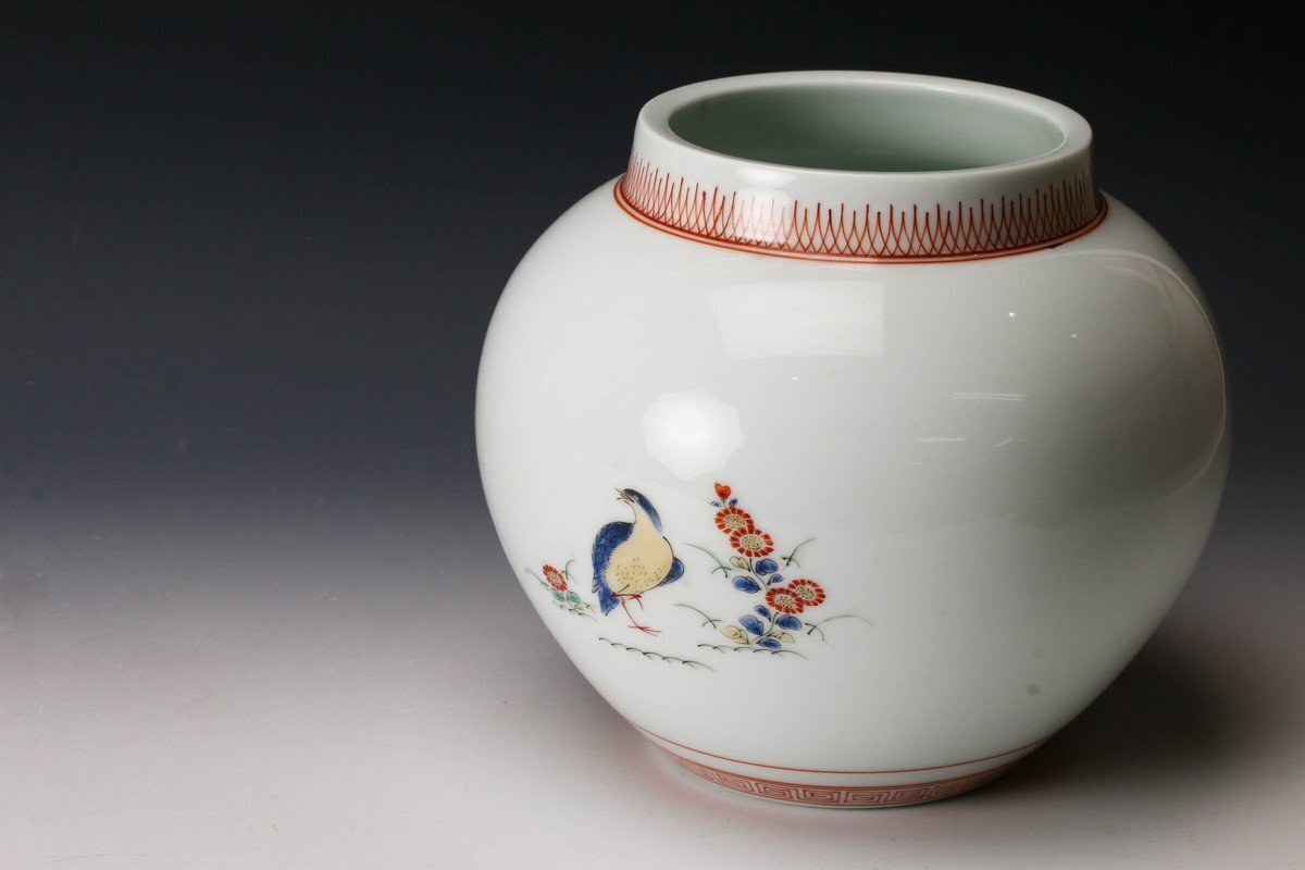 佳香】十二代 酒井田柿右衛門 錦秋草鶉画花瓶 共箱 本物保証(柿 佳香】十二代 酒井田柿右衛門 錦秋草鶉画花瓶 共箱 本物保証(柿