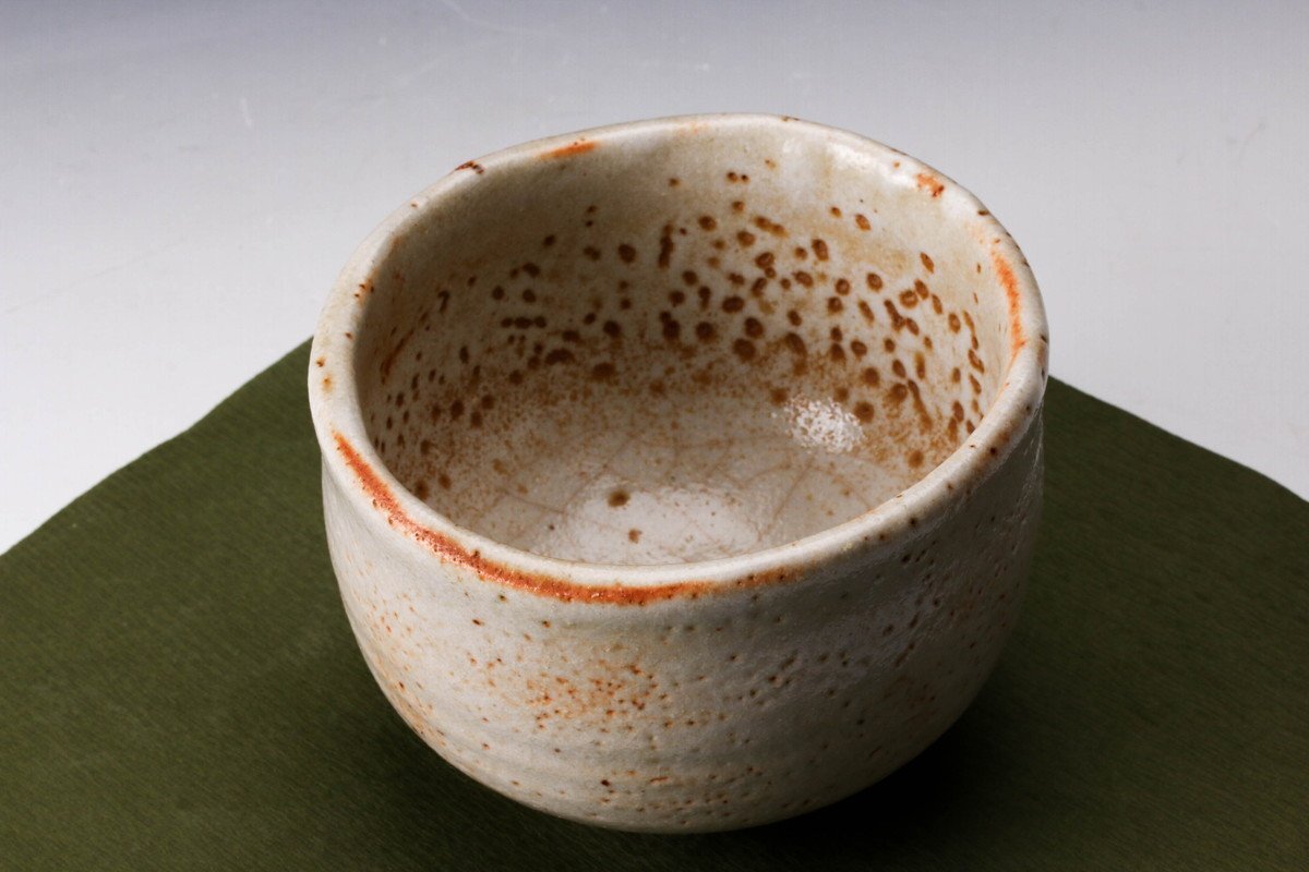 佳香】藤原敬介(恭助) 備前志野 茶碗 共箱 共布 茶道具 本物保証 佳香】藤原敬介(恭助) 備前志野 茶碗 共箱 共布 茶道具 本物保証